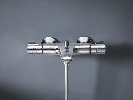Termostatska stenska armatura za kad Grohe Grohtherm 800 v krom izvedbi s preklopnikom kad/tuš.