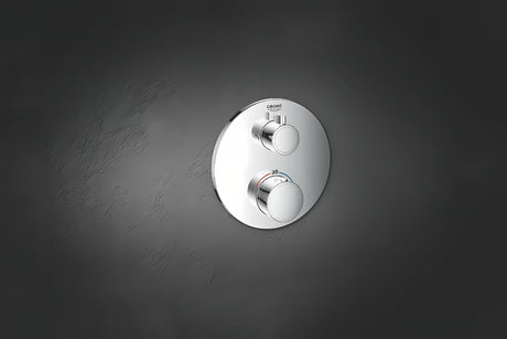 Podometna termostatska armatura za tuš Grohe Grohtherm u krom izvedbi pro nadglavni i ručni tuš.