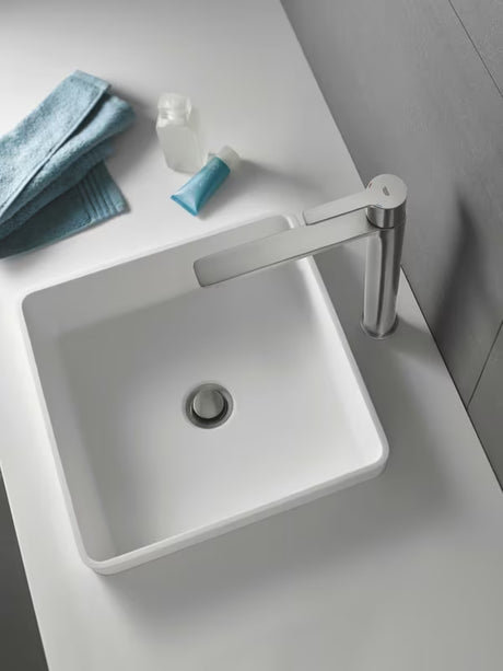 Visoka enoročna armatura za umivalnik Grohe Lineare v izvedbi supersteel pro prostostoječi umivalnik 