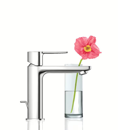 Kromirana enoročna armatura za umivalnik Grohe Lineare s standardnim izlivom
