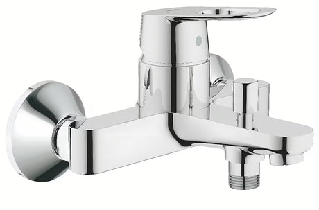 Kromirana stenska enoročna armatura za kad Grohe bauloop z avtomatskim preklopom kad/prha.
