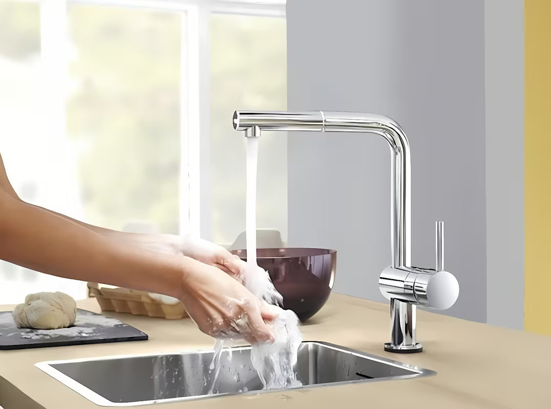 Kromirana armatura za pomivalno korito Grohe Minta z visokim L-izlivom in izvlečno prho