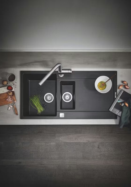 Armatura za Pomivalno Korito Grohe Minta v izvedbi supersteel z vrtljivim L-izlivom in izvlečno prho.