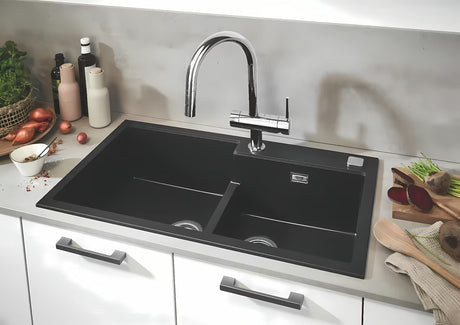 Kromirana armatura za pomivalno korito Grohe Minta z visokim vrtljivim izlivom in izvlečno prho