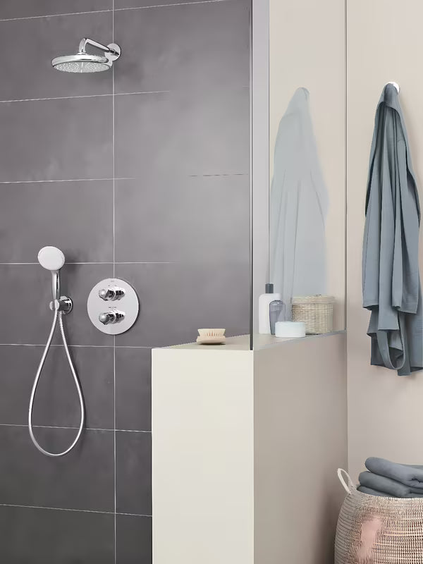 Nadglavna prha Grohe Tempesta 210 s tuš ročko v krom izvedbi, curek Rain