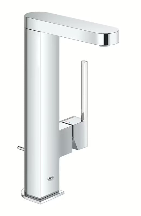 Visoka enoročna armatura za umivalnik Grohe Plus v kromu z dvižnim odtokom in odtočnim kompletom.
