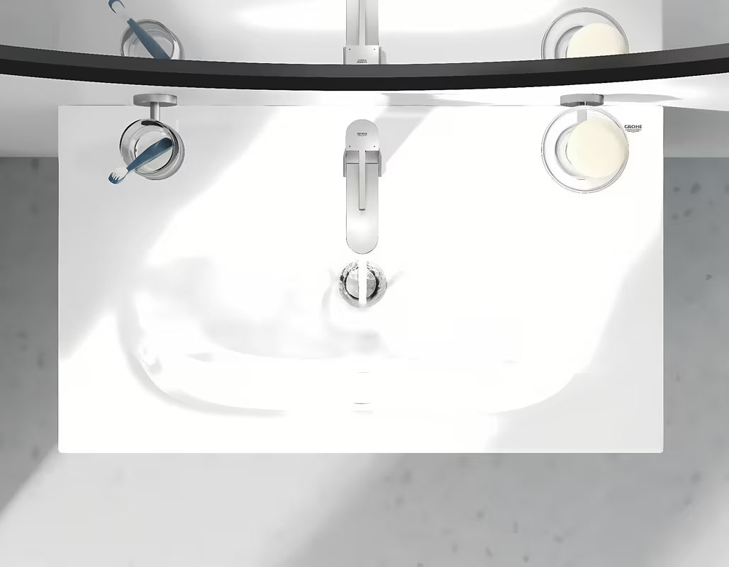 Umivalniška enoročna armatura Grohe Plus v izvedbi supersteel z vrtljivim izlivom in odtočnim kompletom.