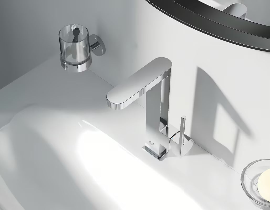 Kromirana armatura za umivalnik Grohe Plus z visokim izlivom, vrtljivim iztokom in ročnim upravljanjem