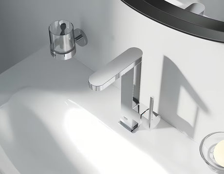 Kromirana armatura za umivalnik Grohe Plus z visokim izlivom, vrtljivim iztokom in ročnim upravljanjem