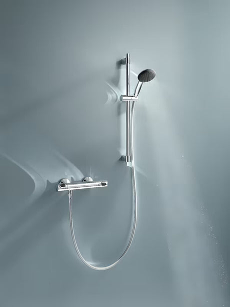 Grohe Precision Flow termostatska armatura za tuš v krom izvedbi s pršno garnituro in letvijo