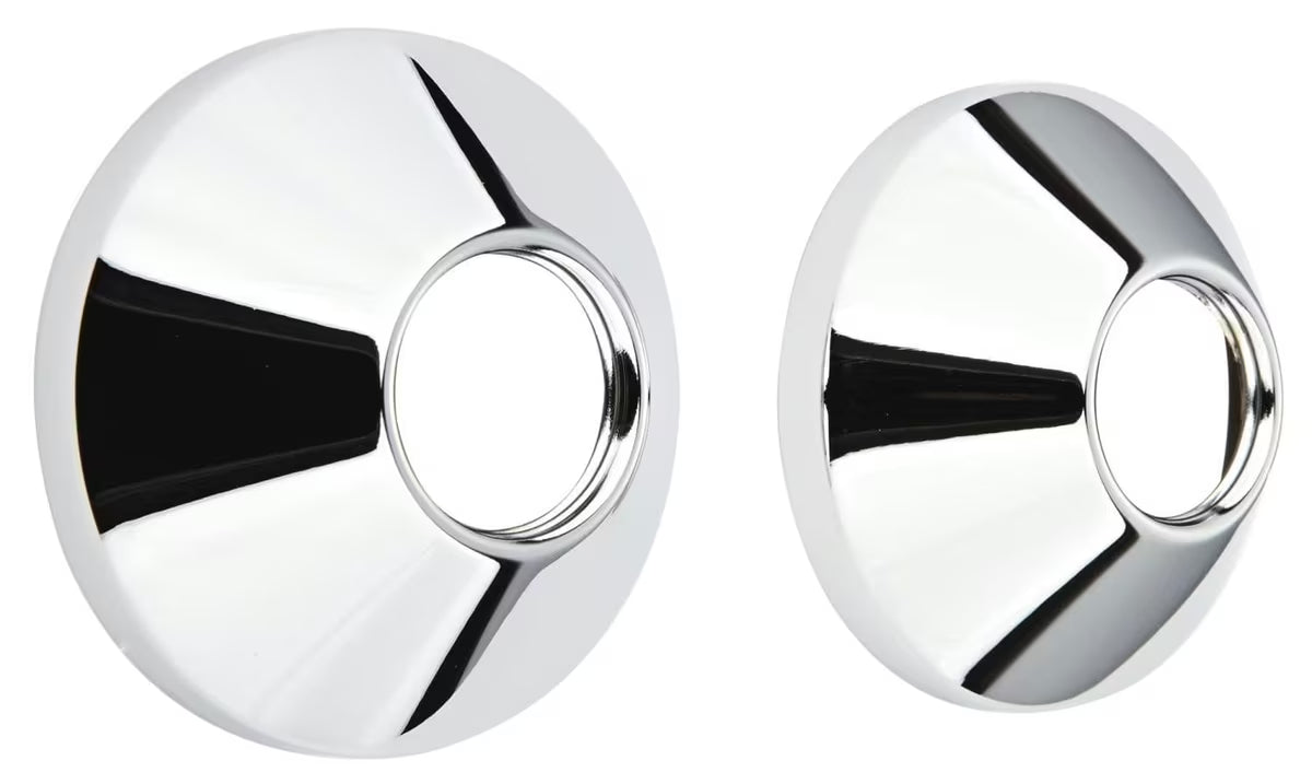 Kromirana pokrovna rozeta Grohe pro za prekrivanje montažnih otvora i uredan izgled kupaonice.