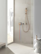 Ročna prha Grohe Rainshower smartactive 130 v izvedbi brushed warm sunset z gumbom SmartTip