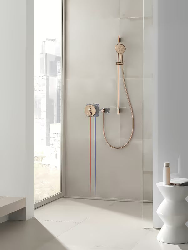 Ročna prha Grohe Rainshower smartactive 130 v izvedbi brushed warm sunset z gumbom SmartTip