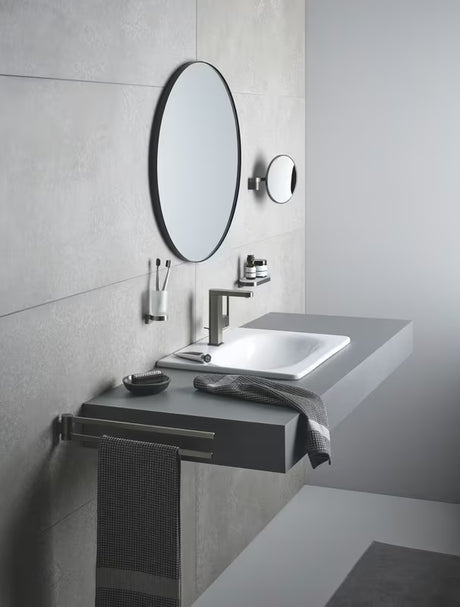 Dvojni vrtljiv držalo za brisače Grohe Selection v izvedbi krtačen hard graphite s skritim pritrjevanjem.
