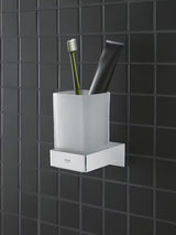 Steklen kozarec Grohe Selection Cube za zobne ščetke in zobno pasto v kopalnici
