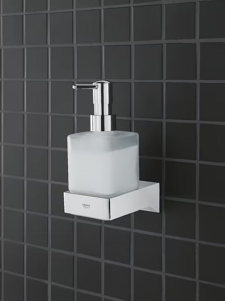 Kromiran dozirnik za tekoče milo Grohe Selection Cube brez držala s stekleno posodico