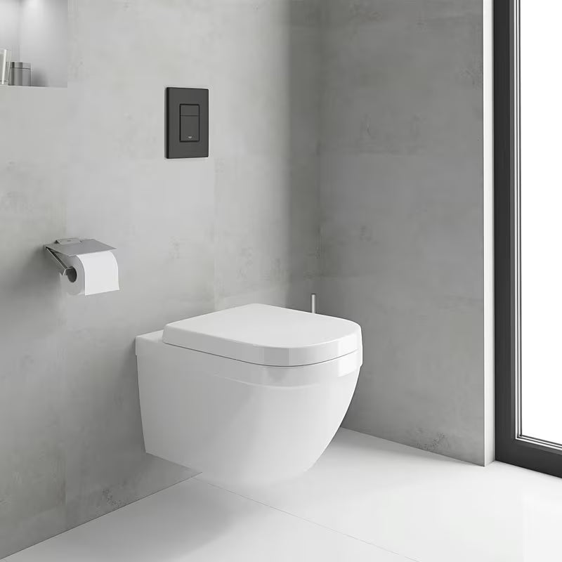 Upravljalna splakovalna tipka Grohe Skate Cosmopolitan v izvedbi phantom black z mat površino
