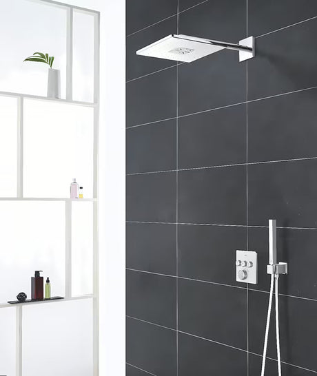 Podometna termostatska armatura za tuš Grohe Grohtherm smartcontrol v barvi Moon White s tremi ventili