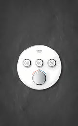 Podometna termostatska armatura za tuš Grohe Grohtherm smartcontrol v izvedbi Moon White