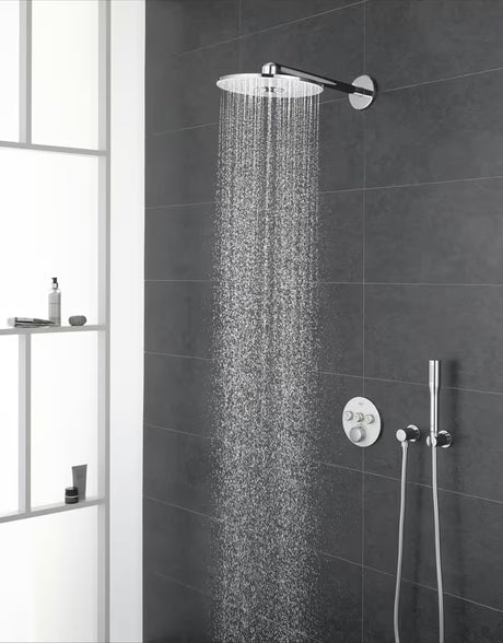 Podometna termostatska armatura za tuš Grohe Grohtherm smartcontrol v izvedbi Moon White
