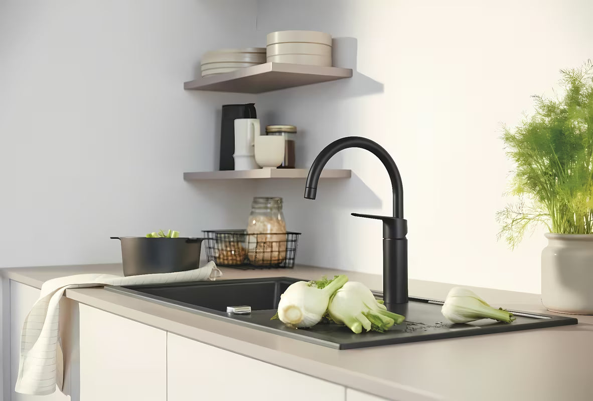 Grohe Start enoročna armatura za pomivalno korito z visokim vrtljivim izlivom v mat črni barvi