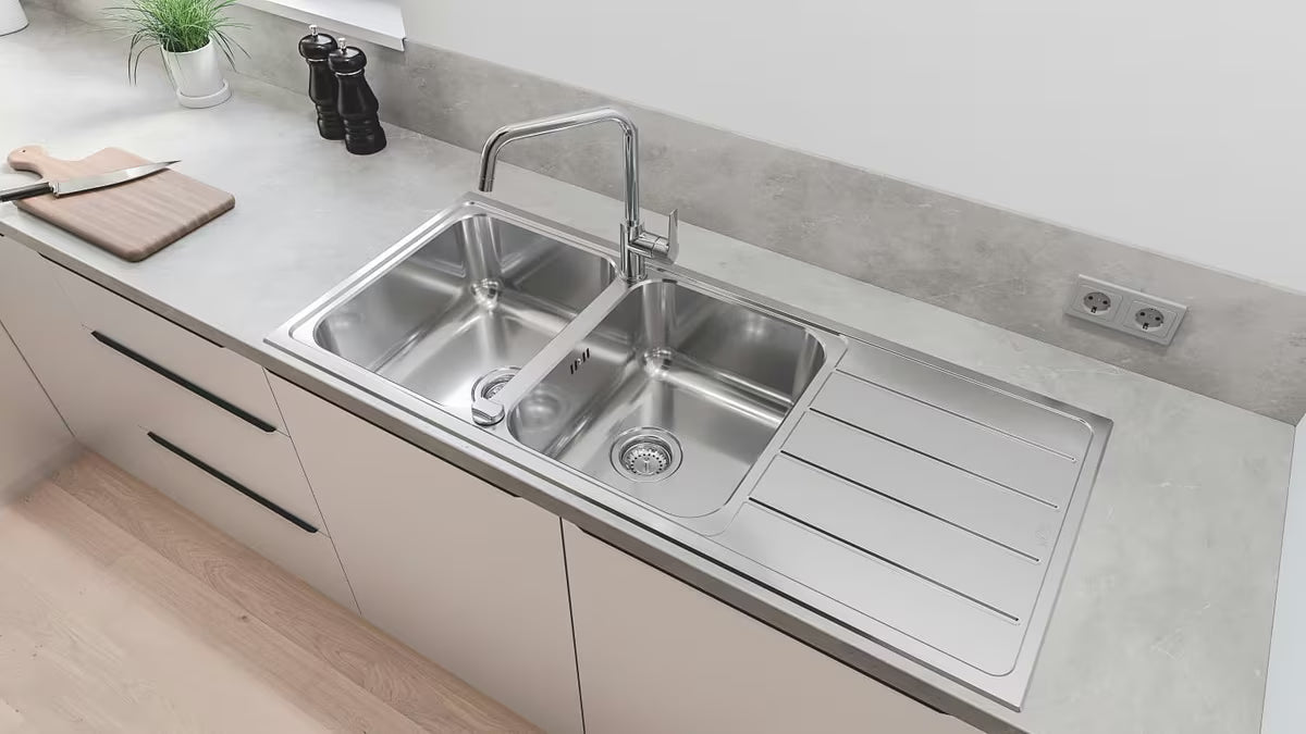 Kromirana enoročna armatura za pomivalno korito Grohe Start z visokim vrtljivim U-izlivom