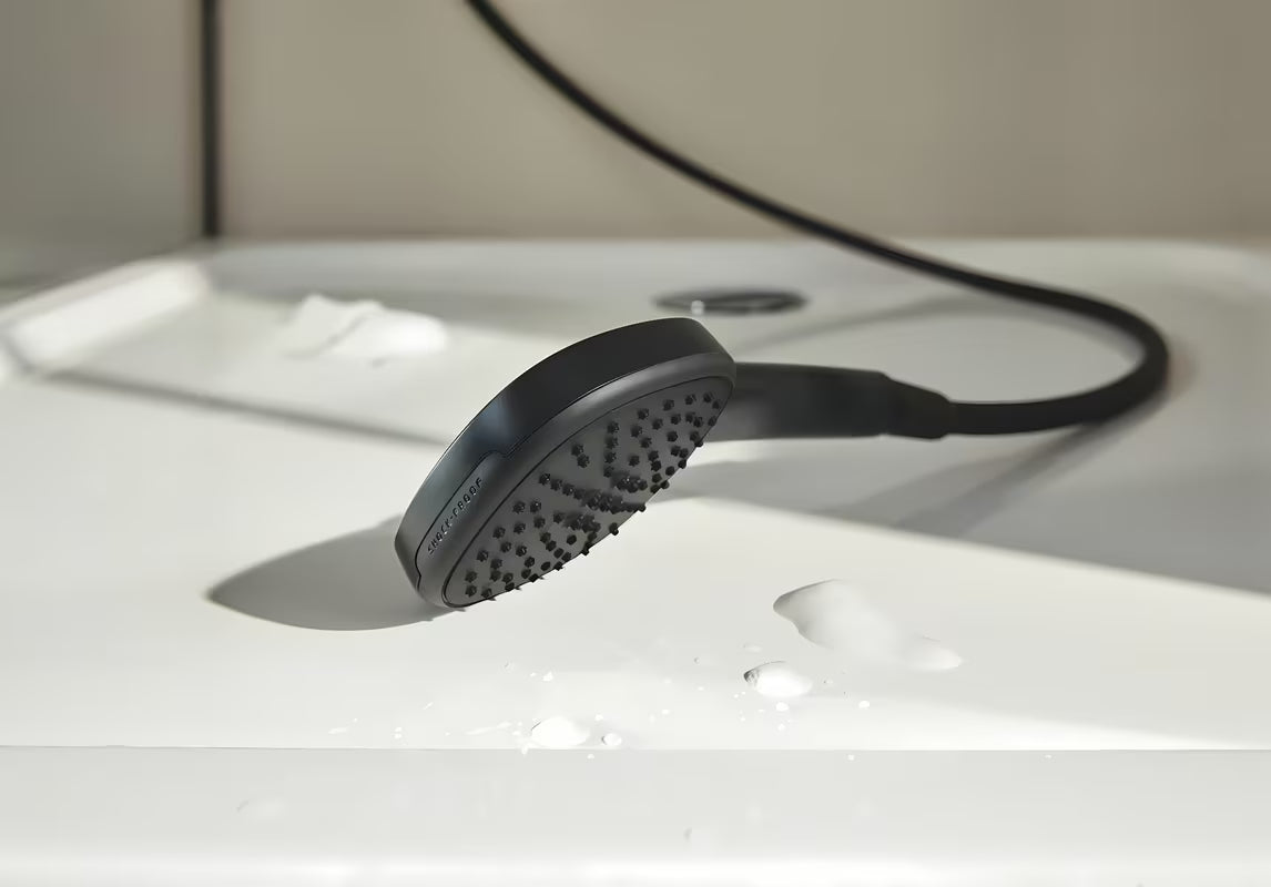 Ročna prha Grohe Tempesta Cube 110 v mat črni barvi z dvema vrstama curka Rain in Jet