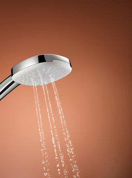 Grohe Tempesta Cube kopalniška armatura tuš set v krom izvedbi z ročno prho, cevjo 1500 mm in stenskim držalom.