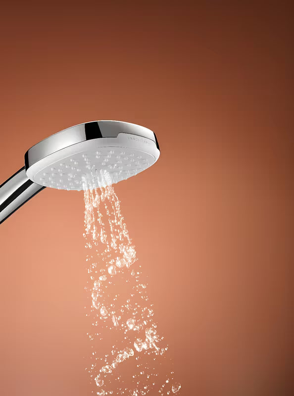 Kromirana ručna tuš-slušalica Grohe Tempesta Cube s tri vrste mlaza: Rain, Jet i Massage.