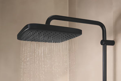 Mat črn tušni sistem Grohe Vitalio Comfort 250 s termostatsko armaturo, z nadglavno in ročno prho