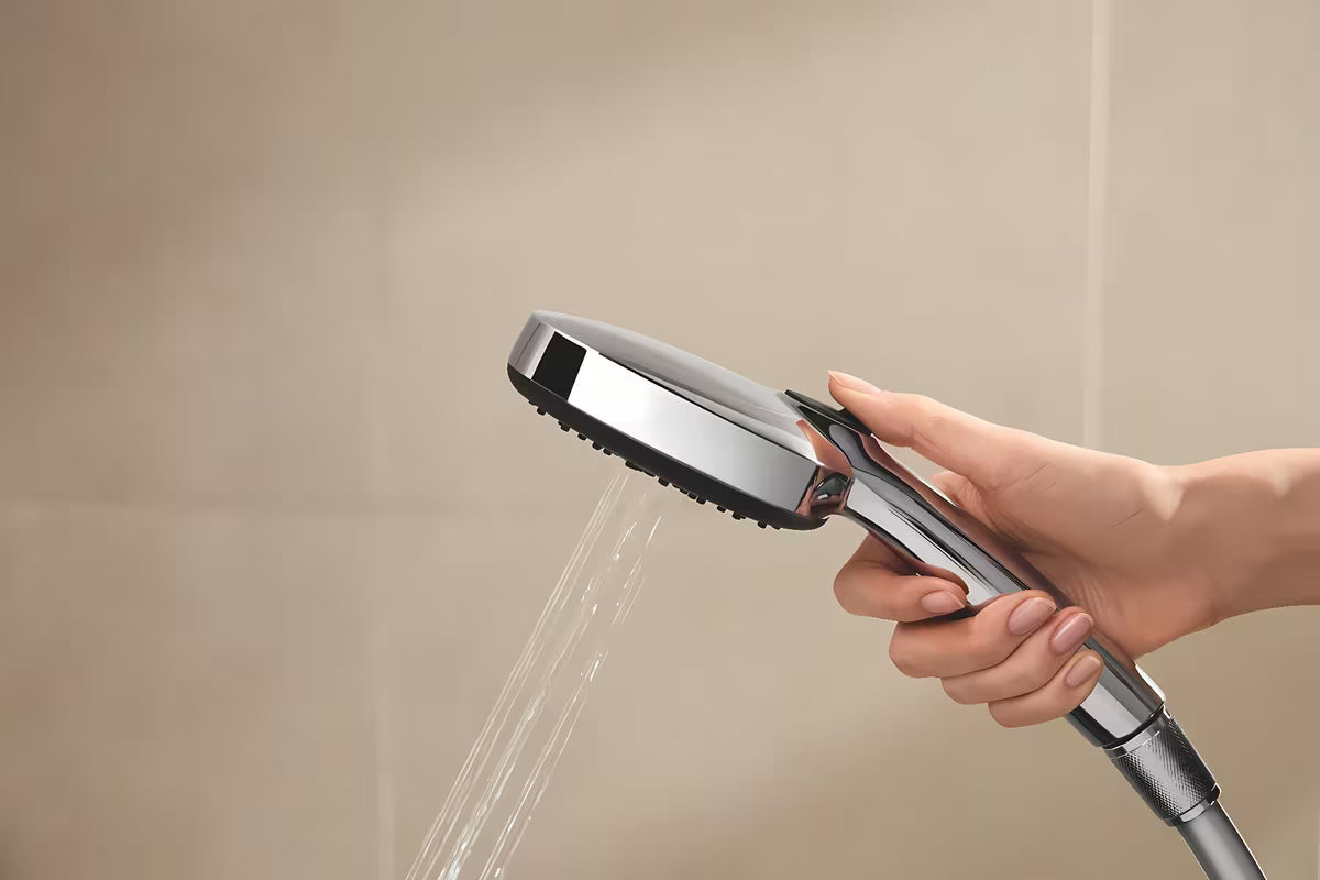 Grohe Vitalio Comfort System tušni sistem s termostatsko armaturo v kromu z nadglavno in ročno prho
