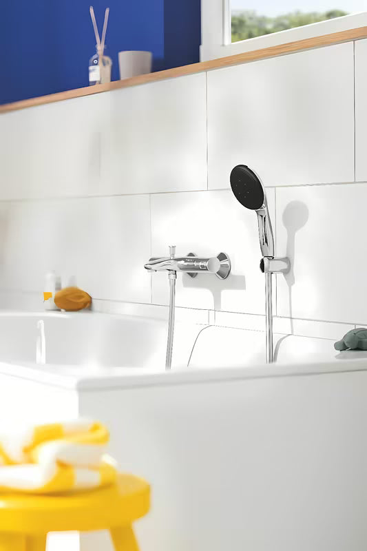 Grohe Vitalio Start komplet za kad v krom izvedbi z ročno prho, držalom in pršno cevjo 1750 mm.