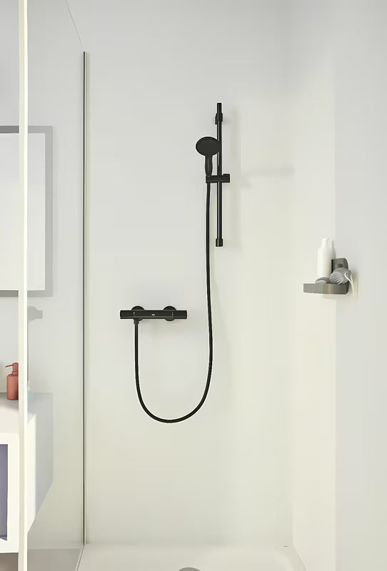 Tuš set Grohe Vitalio Start 110 v mat črni barvi z ročno prho, letvijo in cevjo