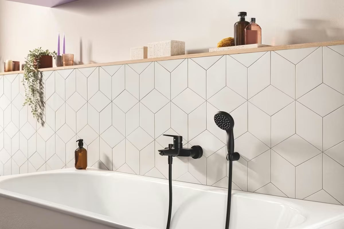 Cev za Tuš Grohe Vitalioflex Trend 1500 mm v izvedbi matte black z univerzalnim priključkom G 1/2" x 1/2".