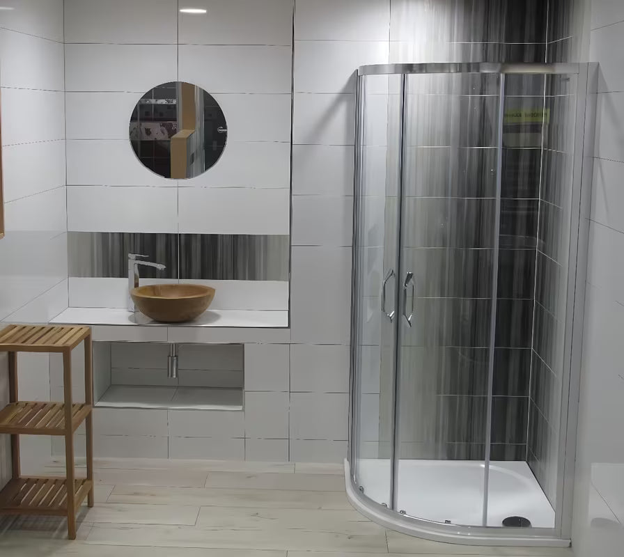 Polkrožna tuš kabina Hüppe Next 90x90 cm s prozornim steklom in profili v sijajnem kromu