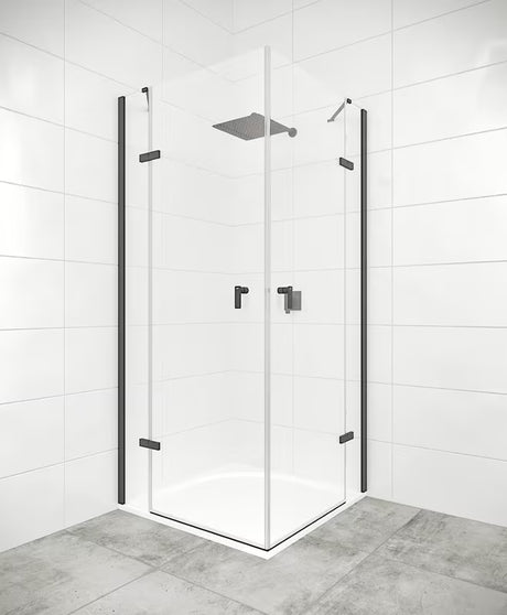 Kvadratna tuš kabina Hüppe Strike New 90x90 cm s prozornim steklom in profili v mat črni barvi.