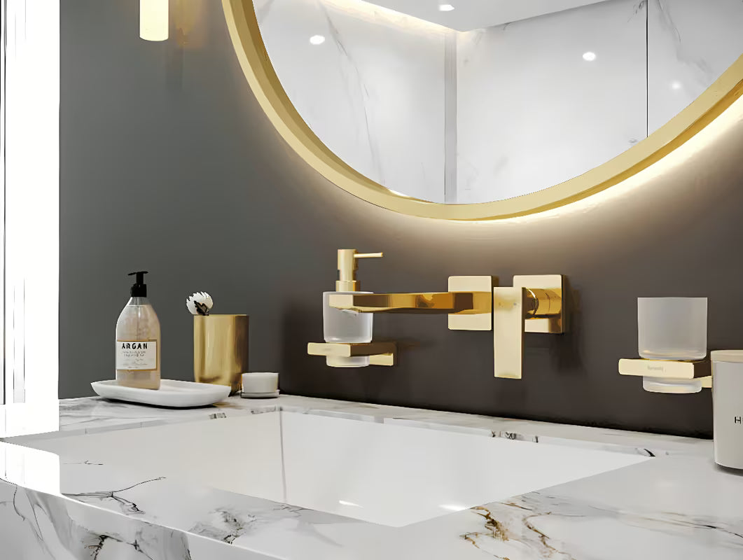 Stenski dozirnik za tekoče milo hansgrohe addstoris v sijajni zlati izvedbi s stekleno posodo