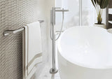 Kromiran stenski držalo za brisače Hansgrohe addstoris z minimalističnim dizajnom in skritim pritrjevanjem.