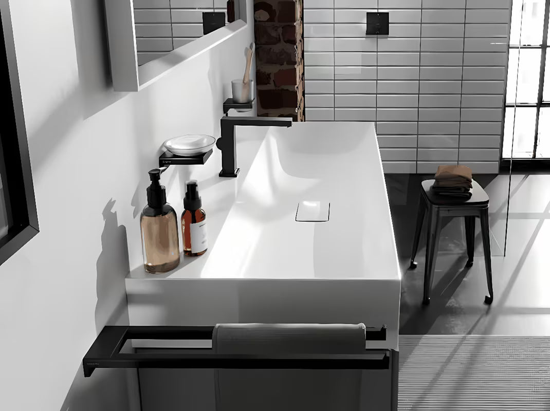 Hansgrohe addstoris dvojni stenski držalo za brisače v mat črni barvi s skritim pritrjevanjem.