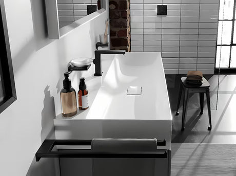Hansgrohe addstoris dvojni stenski držalo za brisače v mat črni barvi s skritim pritrjevanjem.