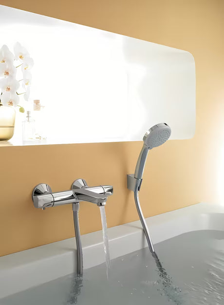 Komplet za Kad Hansgrohe Croma 100 v krom izvedbi z ročno prho 100 mm, držalom Porter 'S in cevjo Isiflex 1,25 m.