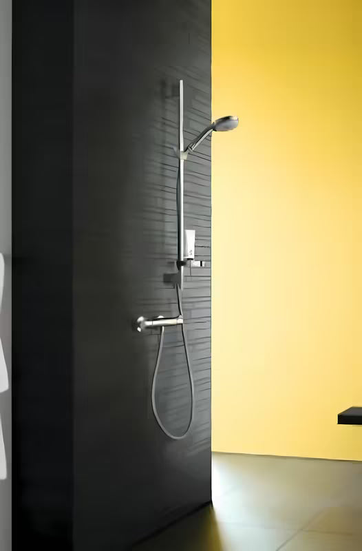 Hansgrohe Croma 100 tuš set v izvedbi chrome z ročno prho, drsno palico, cevjo, drsnikom in milnikom