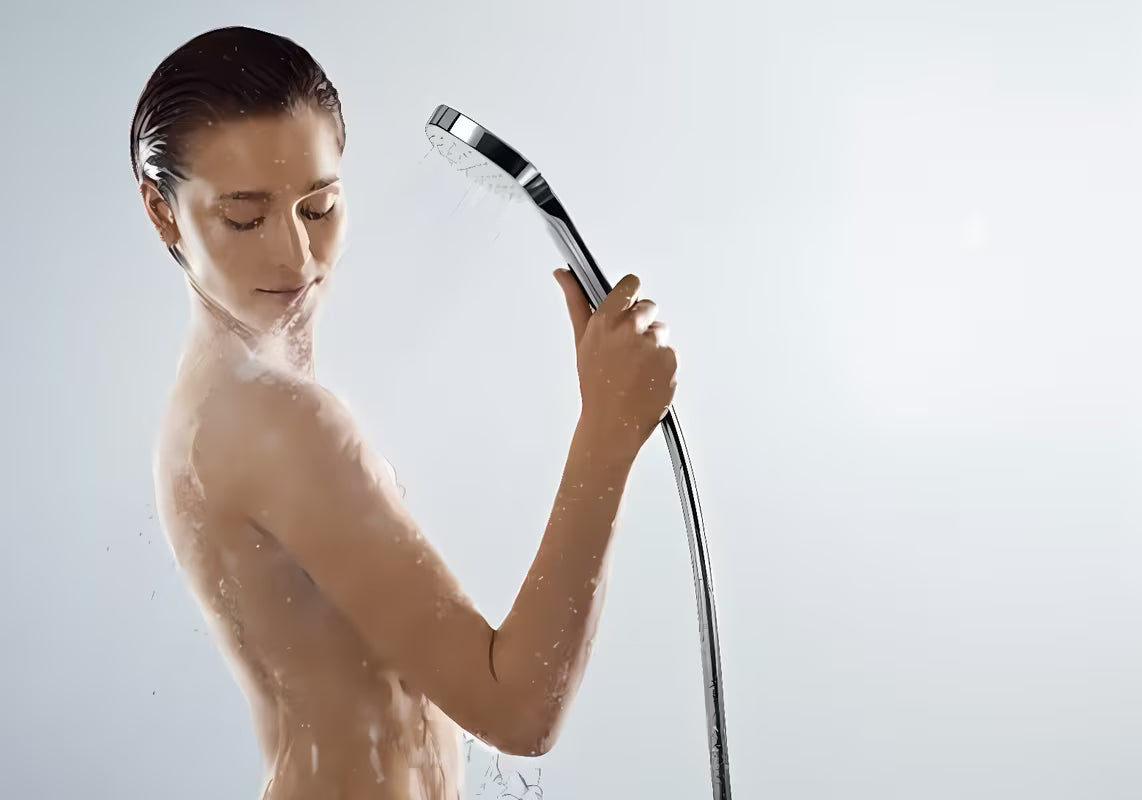 Hansgrohe Croma Select komplet za kad v izvedbi bela/krom z ročno prho in cevjo
