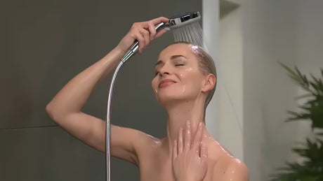 Ročna prha Hansgrohe Croma Select S v beli in krom barvi s curkom Rain in premerom 110 mm.
