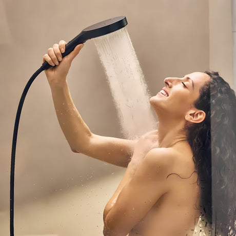 Tekstilna cev za tuš hansgrohe Designflex 2 m v mat črni barvi z univerzalnim priključkom G ½.