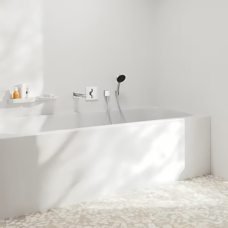 Podometna armatura za tuš Hansgrohe duoturn E v krom izvedbi pro upravljanje dveh porabnikov.