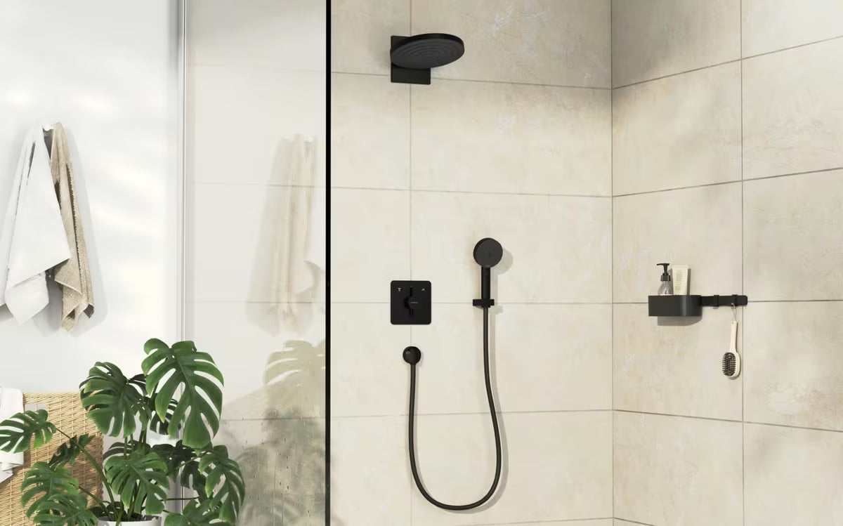 Podometna armatura za tuš hansgrohe duoturn Q v mat črni izvedbi pro za upravljanje dveh porabnikov.