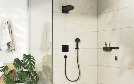 Podometna armatura za tuš hansgrohe duoturn Q v mat črni izvedbi pro za upravljanje dveh porabnikov.