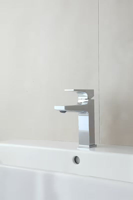 Kromirana umivalniška enoročna armatura Hansgrohe Metropol z odtočnim ventilom push-open