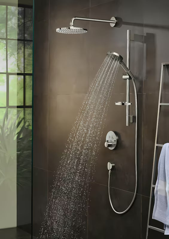 Ročna prha Hansgrohe Raindance Select S v krom izvedbi z gumbom Select in s tremi vrstami curka